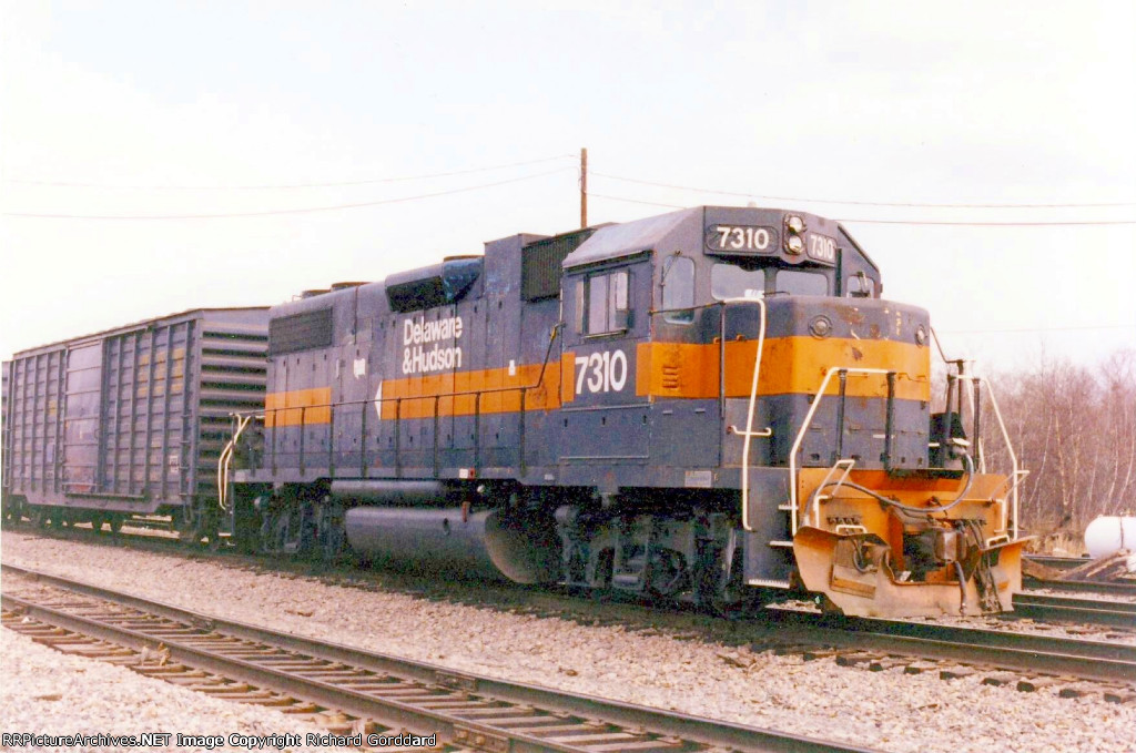 DH 7310  at Taylor Yard Scranton PA